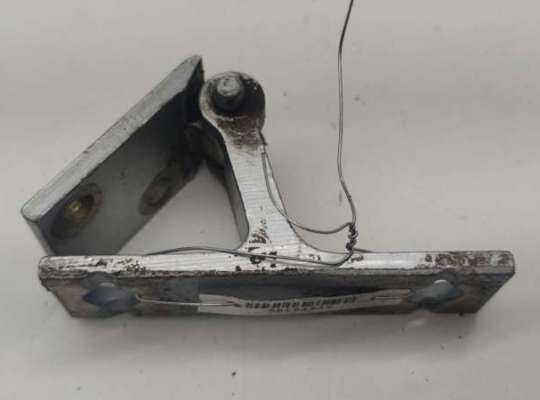 купить Петля двери передней левой на Audi A6 C4 (1994-1997)