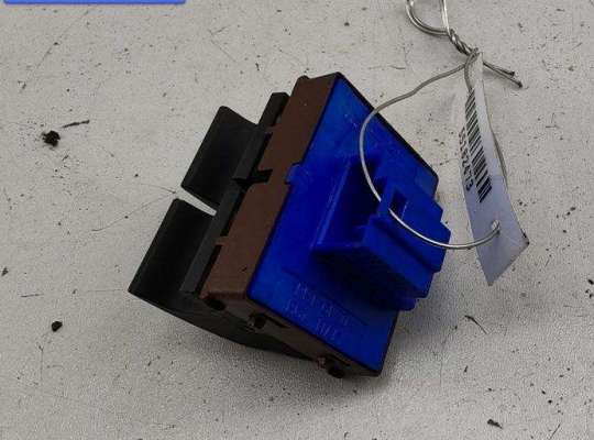 купить Кнопка открывания лючка топливного бака на Volkswagen Passat B6