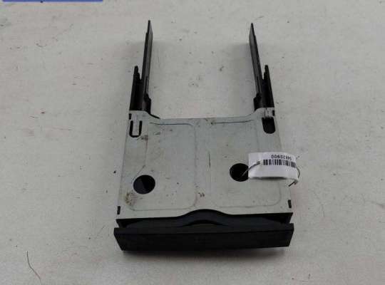 Подстаканник VG2775821 на Volkswagen Golf-4