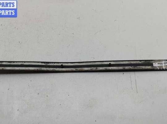 купить Молдинг двери задней левой на Volkswagen Golf-4