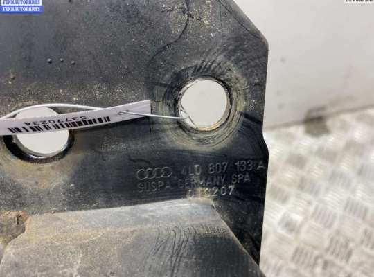 купить Кронштейн бампера переднего на Audi Q7 4L (2005-2015)