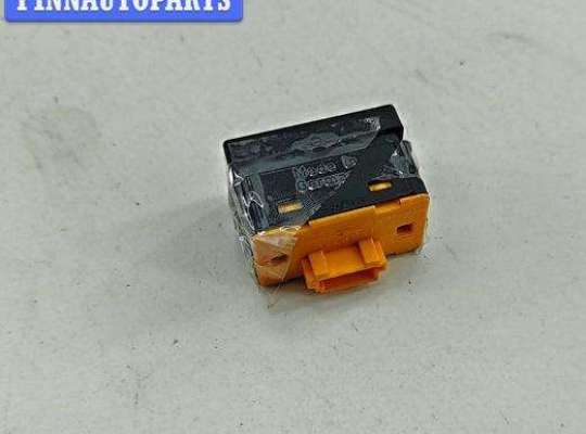 купить Кнопка стеклоподъемника переднего левого на BMW 3 E36 (1991-2000)