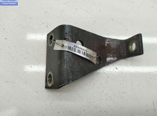 купить Кронштейн крепления на Volkswagen Passat B2