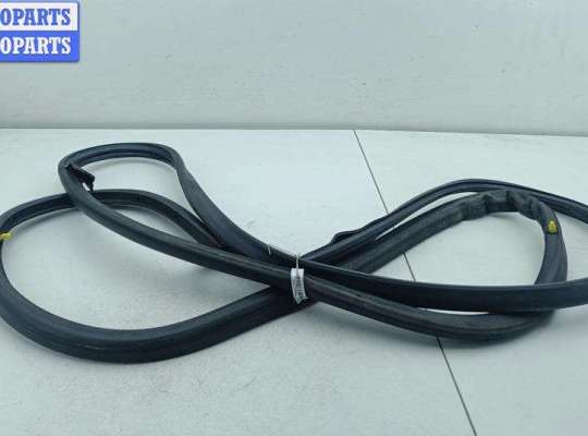 купить Уплотнитель двери передней левой на Audi A4 B7 (2004-2008)