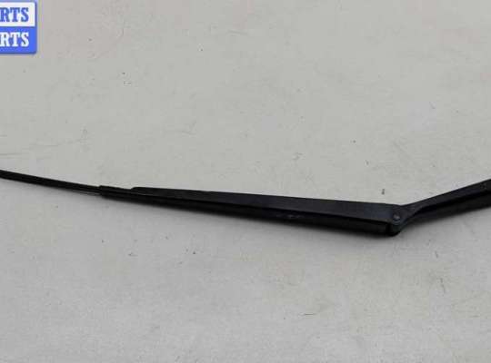 Щеткодержатель (поводок стеклоочистителя) передний FO2095020 на Ford Focus I (1998-2005)