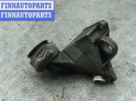купить Кронштейн КПП опорный на Volkswagen Passat B5