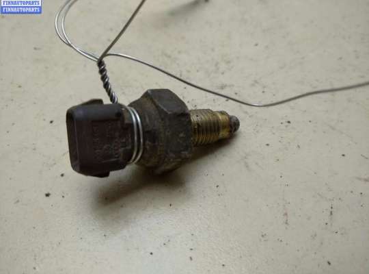 купить Датчик включения заднего хода (лягушка) на Volkswagen Transporter T4