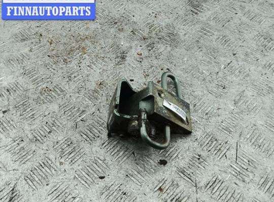 купить Петля двери передней левой на Volkswagen Passat B5+ (GP)