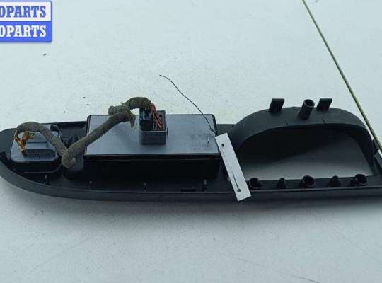 купить Блок кнопок управления стеклоподъемниками на Volkswagen Passat B6