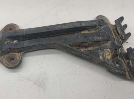 купить Кронштейн бампера переднего на Audi A6 C4 (1994-1997)