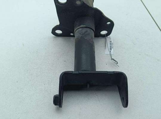 купить Кронштейн бампера переднего на Volkswagen Passat B5