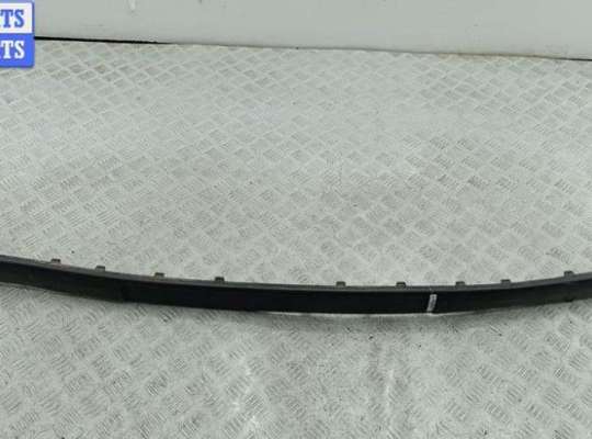 купить Молдинг бампера переднего на Volkswagen Golf-4