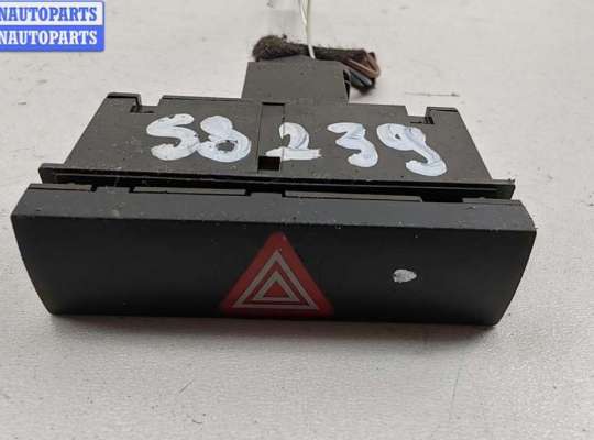 Кнопка аварийной сигнализации (аварийки) AU1725462 на Audi A6 C6 (2004-2011)