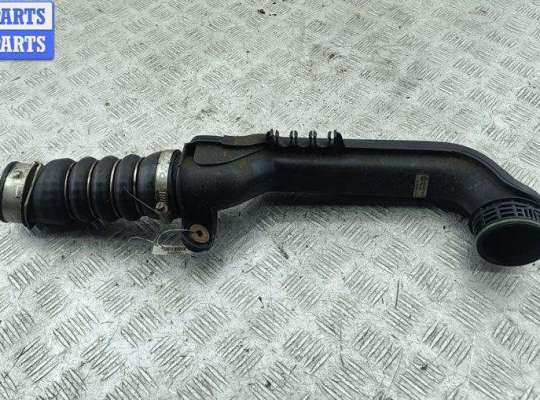 купить Патрубок интеркулера на Volkswagen Caddy (2004-2010)