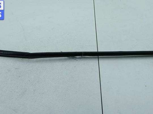 купить Молдинг стекла двери передней левой наружный на Volkswagen Golf-4