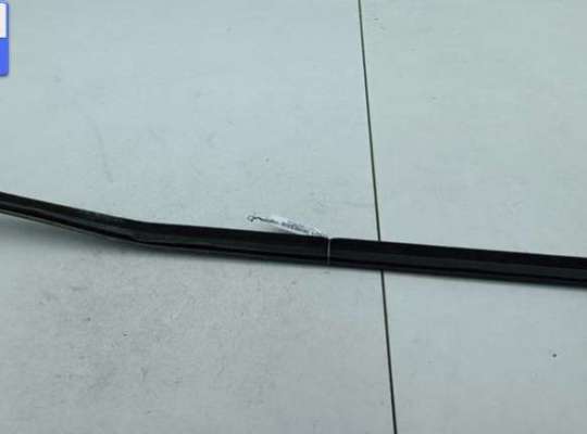 купить Молдинг стекла двери передней левой наружный на Volkswagen Golf-4