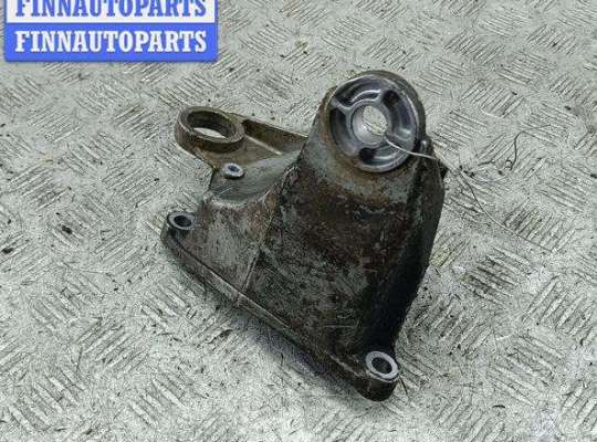 купить Кронштейн КПП опорный на Volkswagen Passat B5