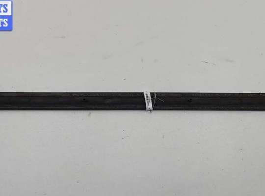 купить Молдинг двери задней правой на Volkswagen Passat B5