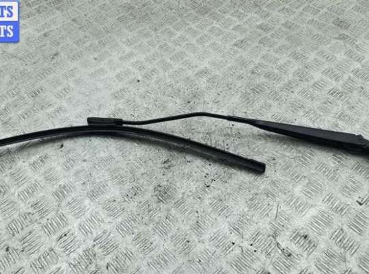 купить Щеткодержатель (поводок стеклоочистителя) передний на Renault Laguna III (2008-2015)