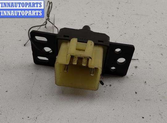 купить Кнопка стеклоподъемника переднего правого на Chrysler Voyager (2001-2007)