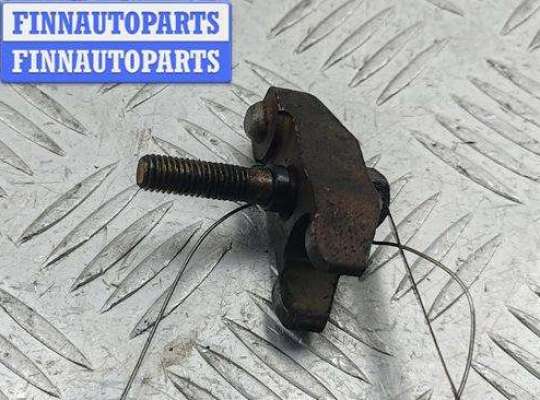 купить Скоба (кронштейн) крепления форсунки на Volkswagen Passat B5