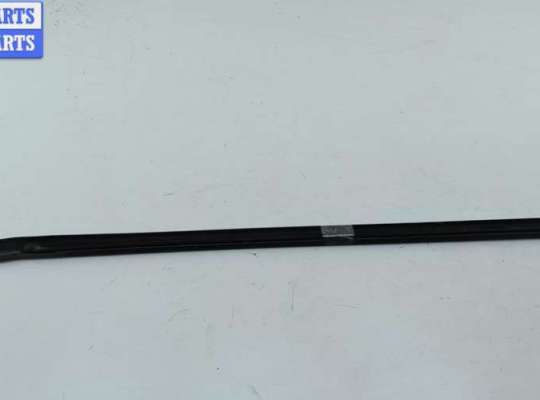 купить Молдинг стекла двери передней левой наружный на Volkswagen Passat B6