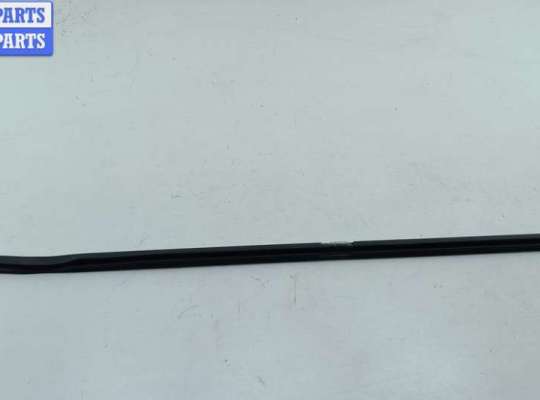 купить Молдинг стекла двери передней левой наружный на Volkswagen Passat B6