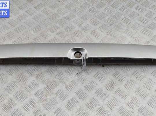 Накладка подсветки номера OP2438602 на Opel Zafira A (1999-2005)