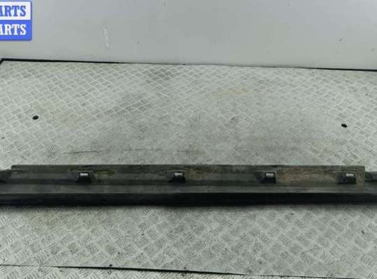 купить Накладка на порог наружная правая на Volkswagen Passat B6