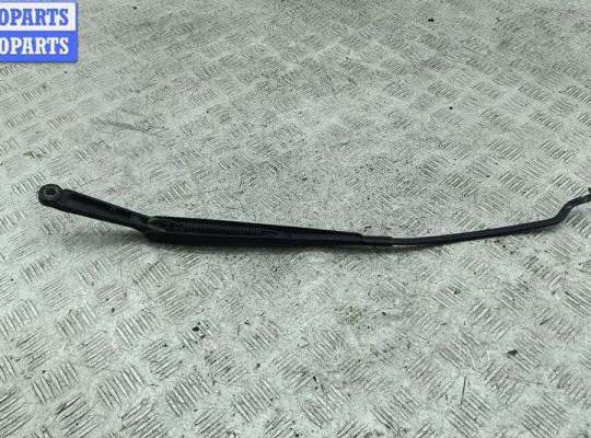 Поводок дворника на Ford Focus I