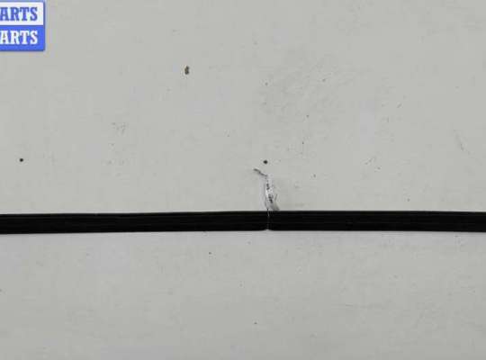 купить Молдинг стекла двери передней левой наружный на Volkswagen Golf-4