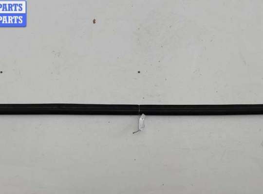 купить Молдинг стекла двери передней левой наружный на Volkswagen Golf-4