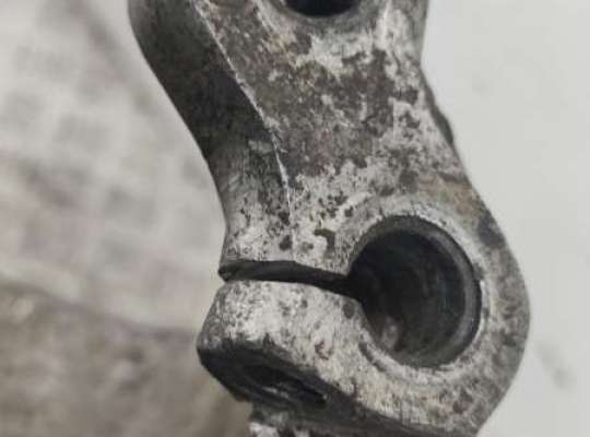 купить Кулак (корпус ступицы) передний левый на Audi A6 C5 (1997-2005)