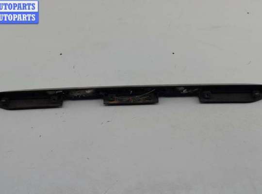 купить Накладка подсветки номера на Mercedes W124 (1985-1995)