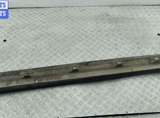 купить Накладка на порог наружная правая на Volkswagen Passat B6