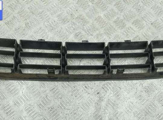 купить Решётка (заглушка) в бампер на Volkswagen Golf-4
