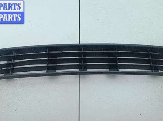 Решётка (заглушка) в бампер AU1655284 на Audi A4 B5 (1994-2001)