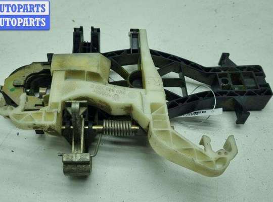 купить Корпус (держатель) ручки двери задней левой на Volkswagen Caddy (2004-2010)