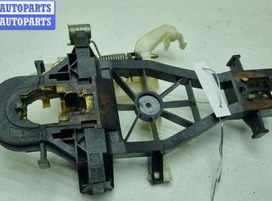 купить Корпус (держатель) ручки двери задней левой на Volkswagen Caddy (2004-2010)