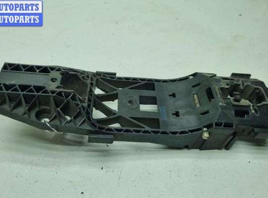 купить Корпус (держатель) ручки двери задней правой на Skoda Superb mk2 (B6)