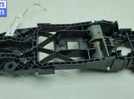 купить Корпус (держатель) ручки двери задней левой на Skoda Superb mk2 (B6)