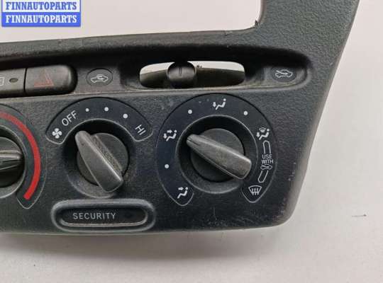 купить Переключатель отопителя на Toyota Yaris Verso