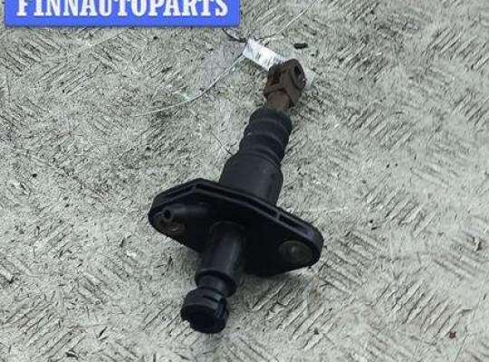 Цилиндр сцепления главный на Opel Vectra B