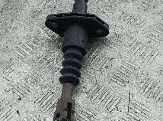 Цилиндр сцепления главный на Opel Vectra B