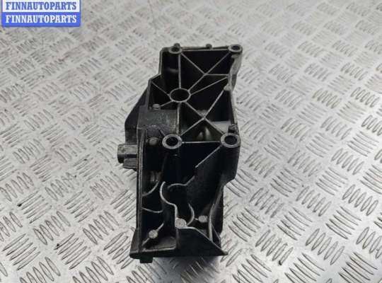 купить Кронштейн генератора на Volkswagen Golf-4