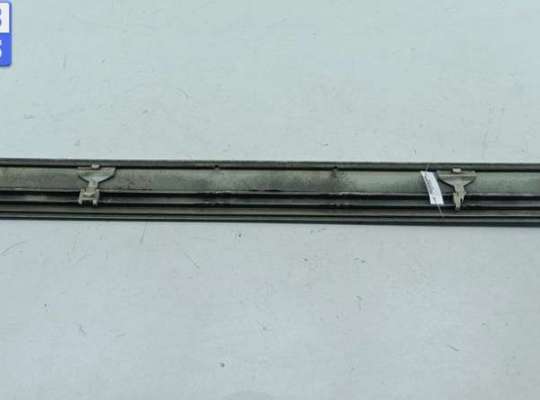 купить Молдинг двери передней правой на Audi A6 C4 (1994-1997)