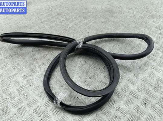 купить Уплотнитель двери передней левой на Skoda Octavia mk2 (A5 1Z) 2004-2013