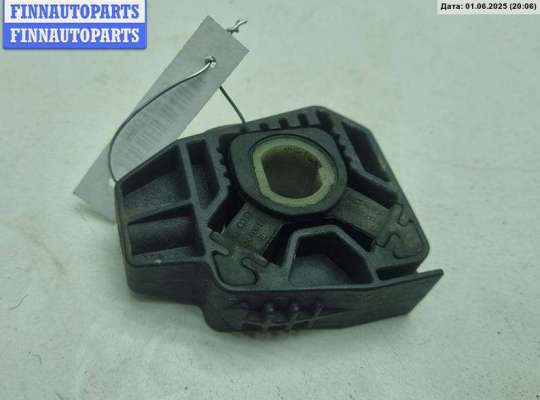 Кронштейн радиатора VG2358212 на Volkswagen Golf-5