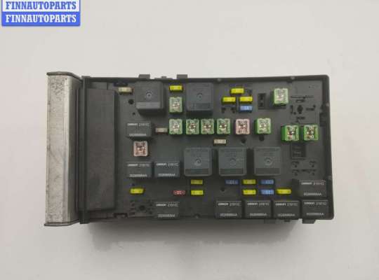 Блок предохранителей CRN3635 на Chrysler Voyager (2001-2007)