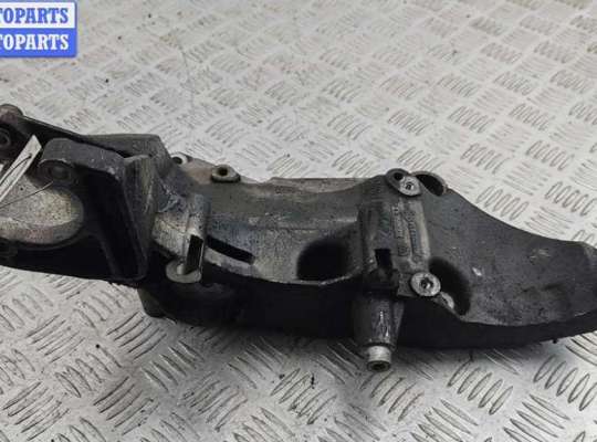 купить Кронштейн генератора на Volvo S40 / V40 (1995-2004)